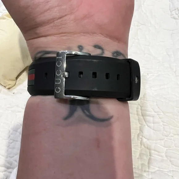 Gucci Unisex Sync Rubber Strap Sport Watch - Picture 6 of 9